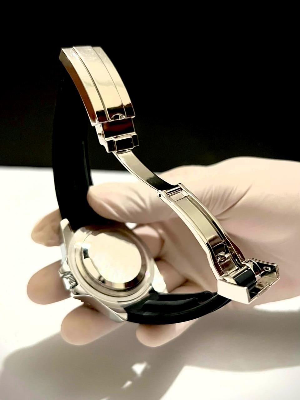 Rolex Luxury Rotating Bezel watch - Silicon Strap